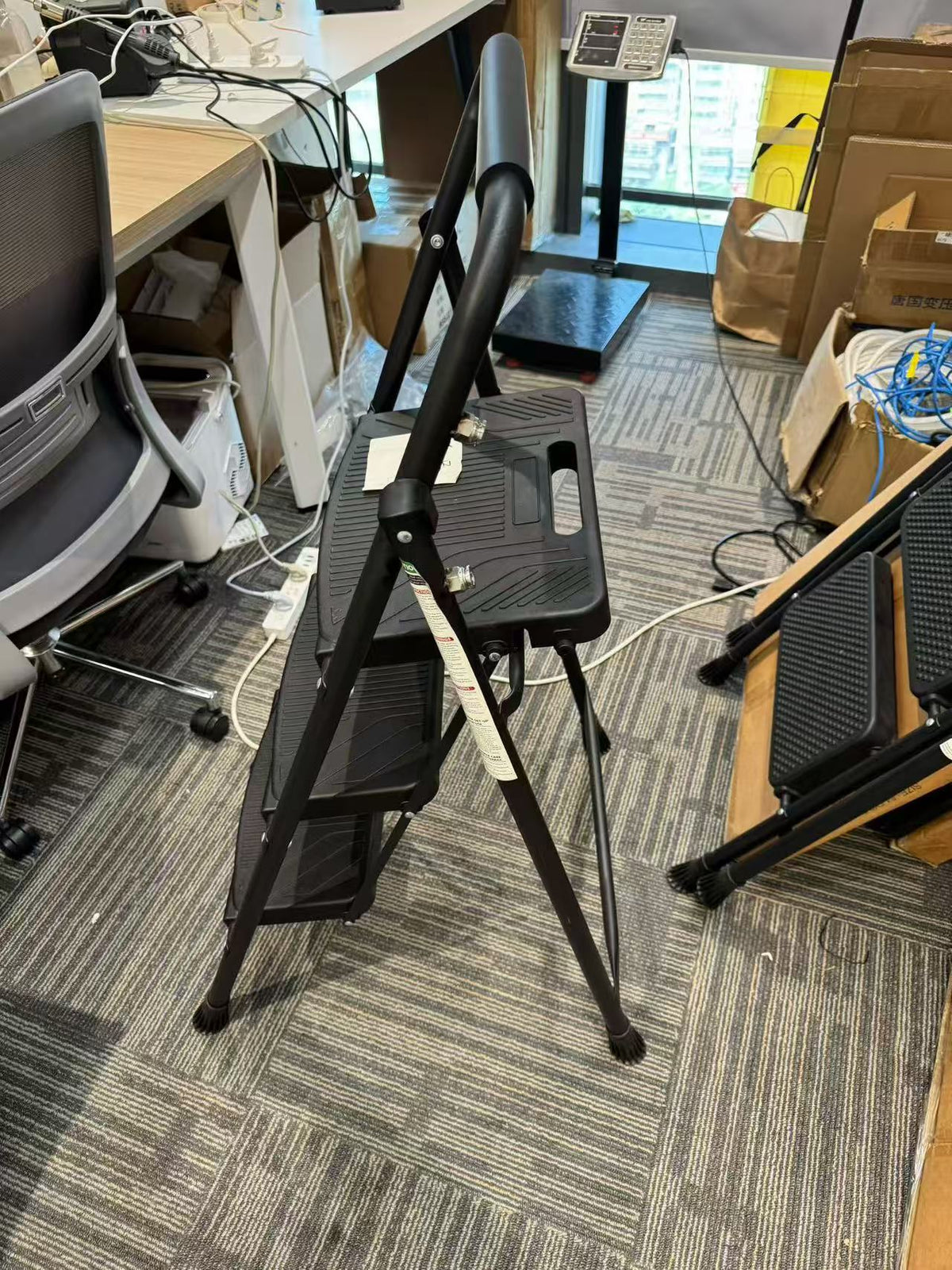 3-Step Folding Ladder – Heavy Duty 500 LBS – $28
Description:
🔥 ONLY $28! 🔥
Brand New 3-Step Folding Ladder
✅ Heavy Duty – 500 LBS Capacity
✅ Wide Anti-Slip Steps
✅ Safety Handrail
✅ Foldable & Easy to Store
✅ Lightweight & Portable
✅ Great for Kitch