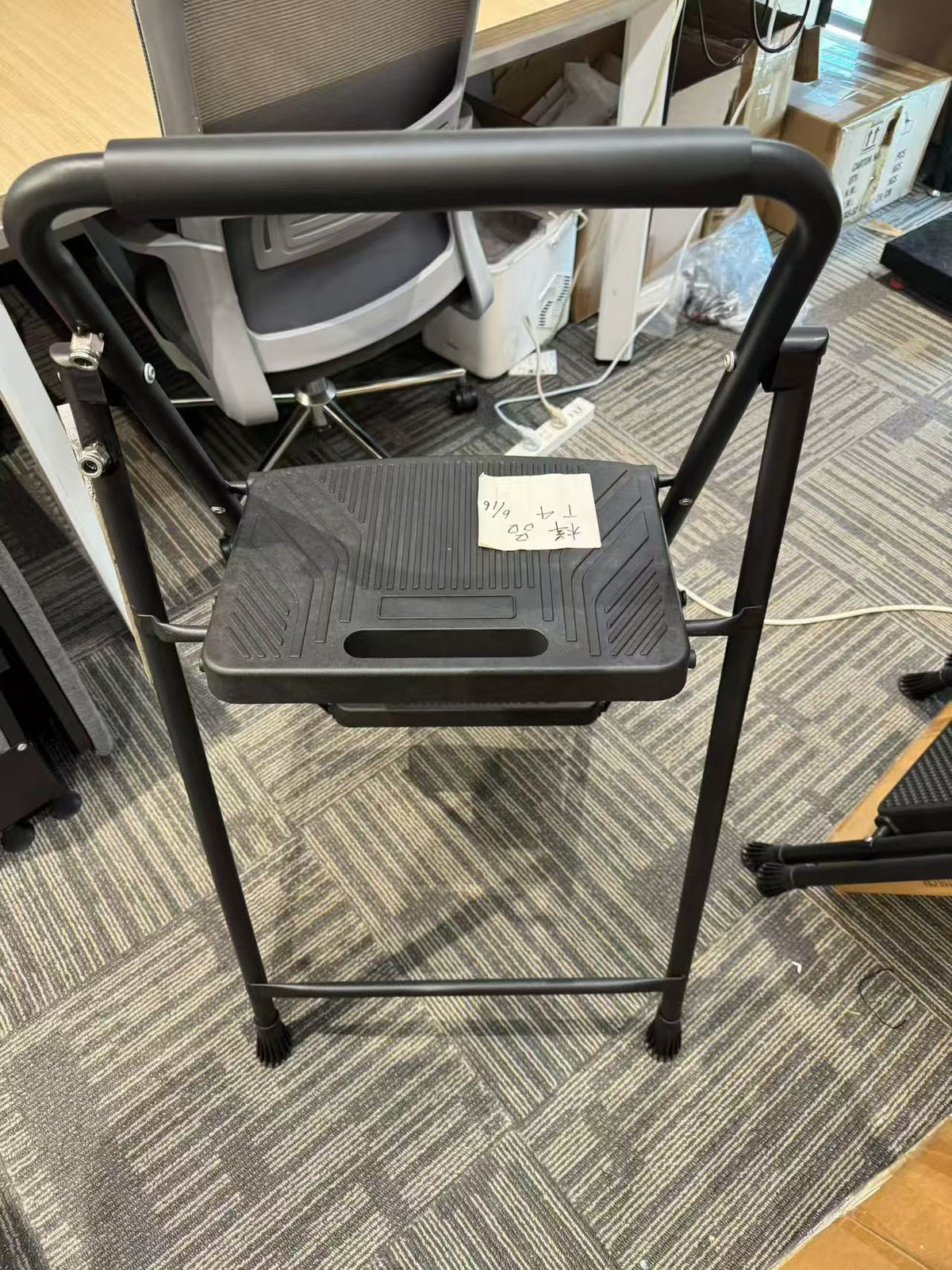 3-Step Folding Ladder – Heavy Duty 500 LBS – $28

Description：

🔥 ONLY $28! 🔥

Brand New 3-Step Folding Ladder
✅ Heavy Duty – 500 LBS Capacity
✅ Wide Anti-Slip Steps
✅ Safety Handrail
✅ Foldable & Easy to Store
✅ Lightweight & Portable
✅ Great for Kitch